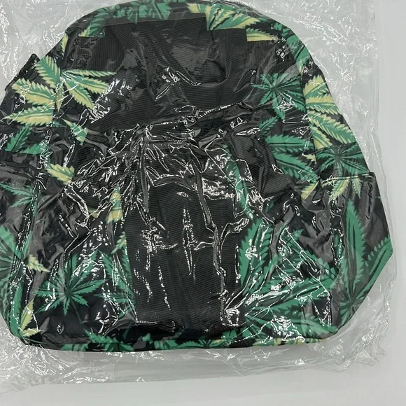 NWT Allover Mary Jane Leaf Patter Mini Bookbag Purse - Picture 4 of 8